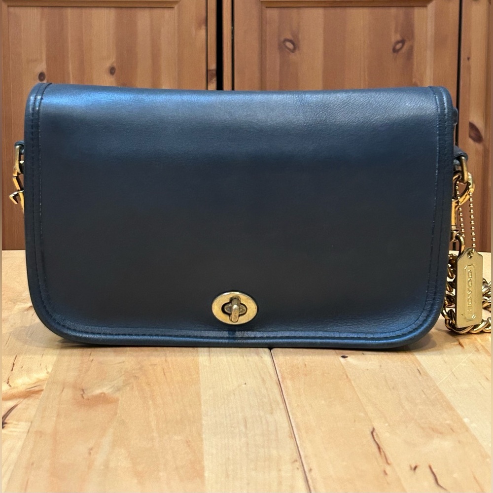 Like new Navy Vintage Coach Penny Pocket Clutch Purse 9755